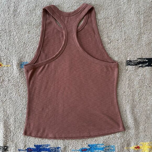 Vuori Sunrise High Neck Tank Top in Hazelnut Size L - Picture 3 of 6